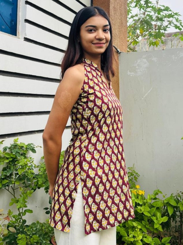 Maroon Mandarin Collar Cotton Short Kurti – product photograph 2 | SORSHA™