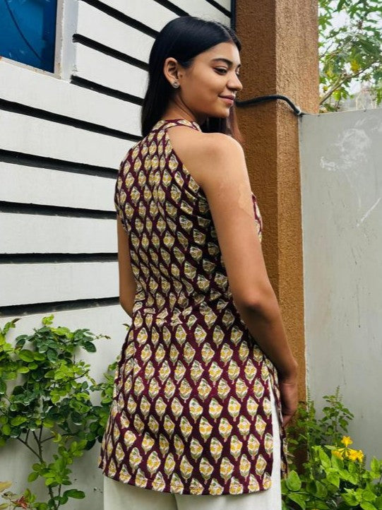Maroon Mandarin Collar Cotton Short Kurti – product photograph 3 | SORSHA™